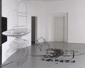 raum-jam #3, verschiedene Klebebänder, Beitrag zur Ausstellung Expandierende Zeichnung, Kunstverein Wilhelmshöhe Ettlingen 2012, © Jörg Mandernach